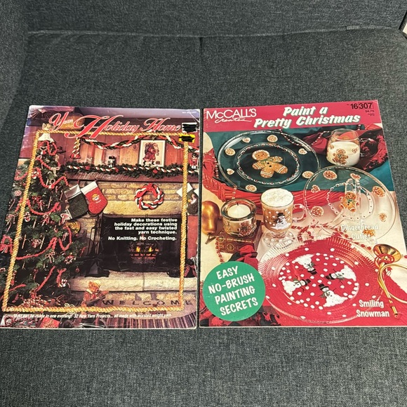 2 Vintage Christmas Craft Books YOUR HOLIDAY HOME & PAINT A PRETTY CHRISTMAS - Picture 1 of 17